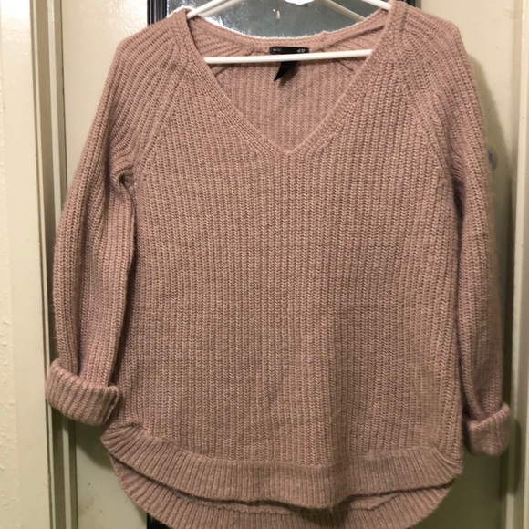 Cute V neck H&M’s M sweater - Picture 2 of 5